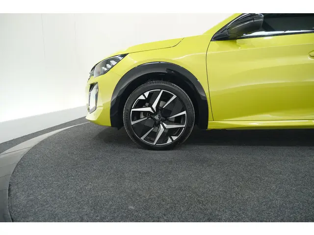 Peugeot 208 PureTech 100 GT 2024 Benzine 17