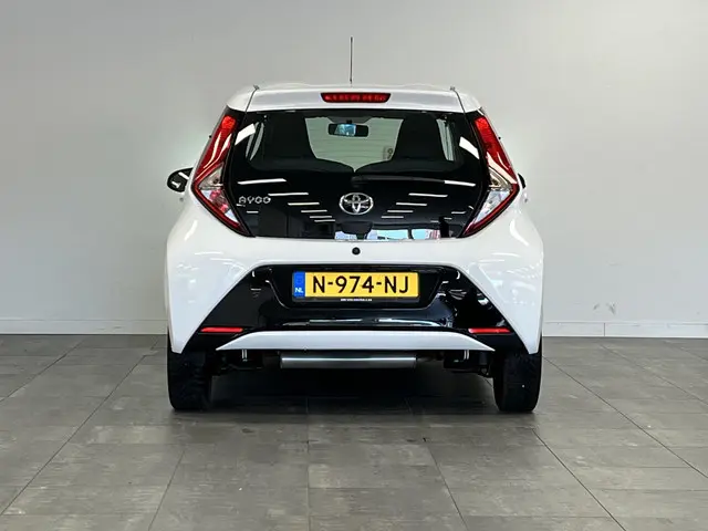 Toyota Aygo 1.0 VVT-i x-play 2022 Benzine 10