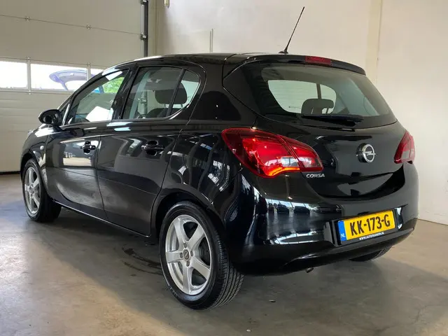 Opel Corsa 1.4 90PK Edition 5drs NL-auto 2016 Benzine 3
