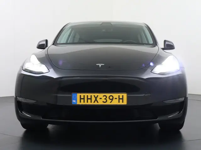 Tesla Model Y 3