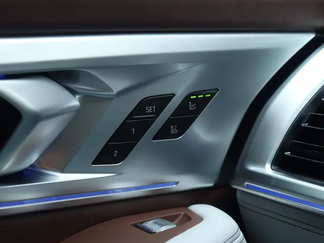 BMW XM 50e 2025 Hybride Benzine 36