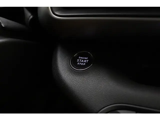 Jeep Avenger 1.2 e-Hybrid Summit 2025 Hybride Benzine 31