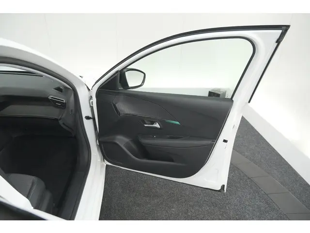 Peugeot 208 PureTech 100 Allure Pack 2023 Benzine 61