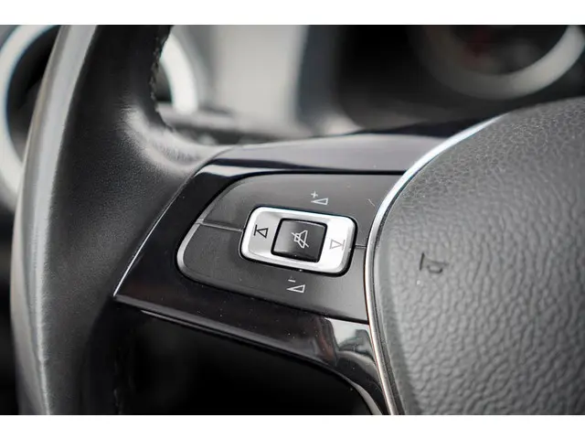 Volkswagen up! 1.0 BMT move up! 2018 Benzine 25