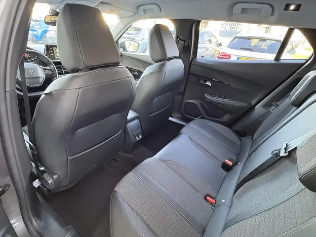 Peugeot 2008 1.2T 130pk Allure 2021 Benzine 15