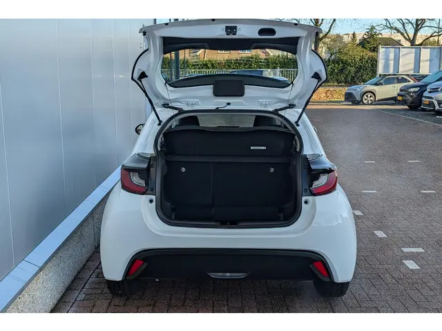 Toyota Yaris 1.5 Hybrid Active 2021 Hybride Benzine 10