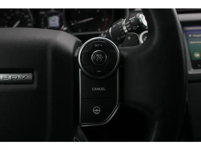 Land Rover Discovery 3.0 Td6 HSE Luxury 2018 Diesel 32