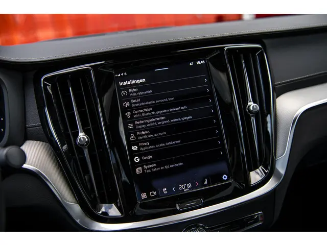 Volvo S60 2.0 B4 Ultimate Dark 2023 Benzine 43