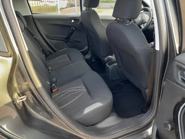 Peugeot 208 1.0 VTi Access 2013 Benzine 10