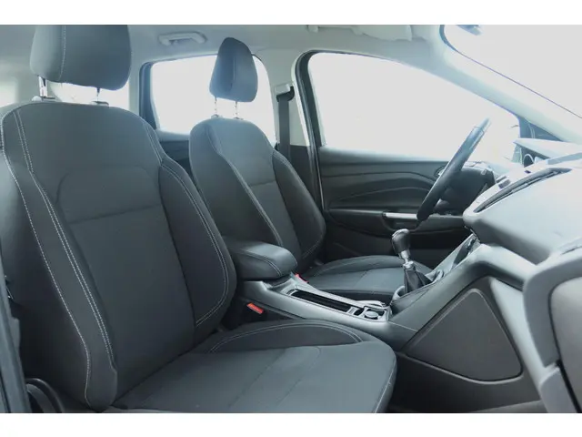 Ford Kuga 1.5 TITANIUM 2018 Benzine 4