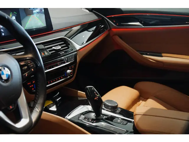 BMW 5 Serie Touring 530i xDrive Executive 2017 Benzine 23