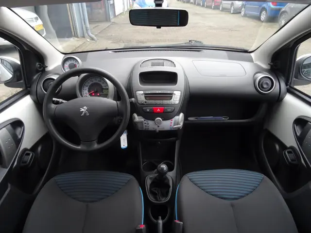 Peugeot 107 1.0 Active Airco NW APK 2012 Benzine 12