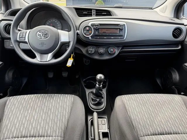 Toyota Yaris 1.3 VVT-i Dynamic 2013 Benzine 18