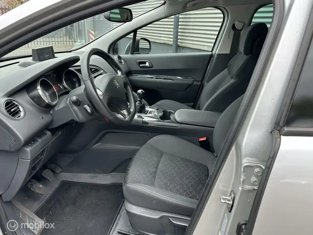 Peugeot 3008 1.2 PureTech Style 2015 Benzine 9
