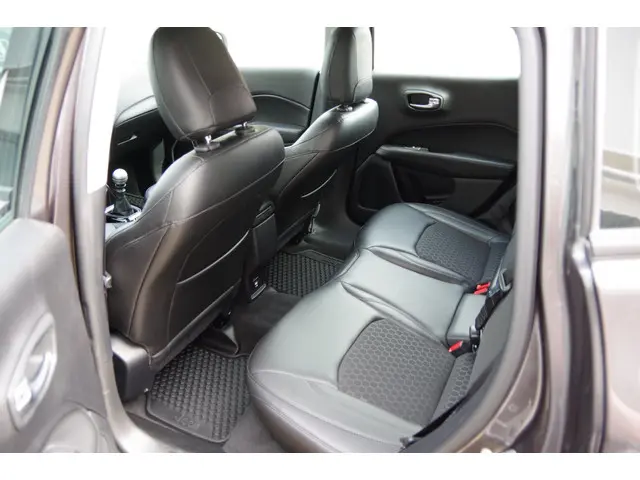Jeep Compass 1.4 MultiAir Night Eagle 2019 Benzine 15