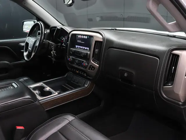 GMC Sierra DENALI 6.2 L V8 2019 LPG/Gas 22