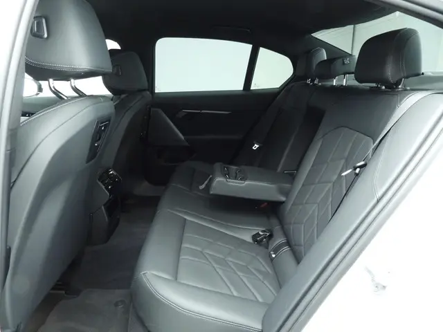 BMW i5 Sedan eDrive40 2024 Elektrisch 8