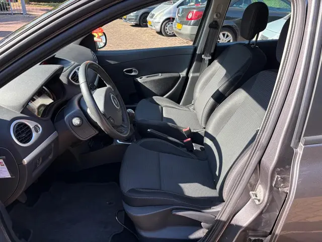 Renault Clio 1.2 TCe Collection airco ! 2012 Benzine 6