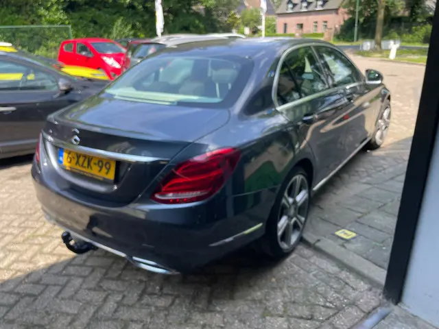 Mercedes-Benz C-Klasse 3