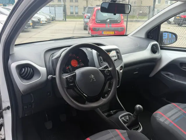 Peugeot 108 1.0 e-VTi Active 2014 Benzine 12