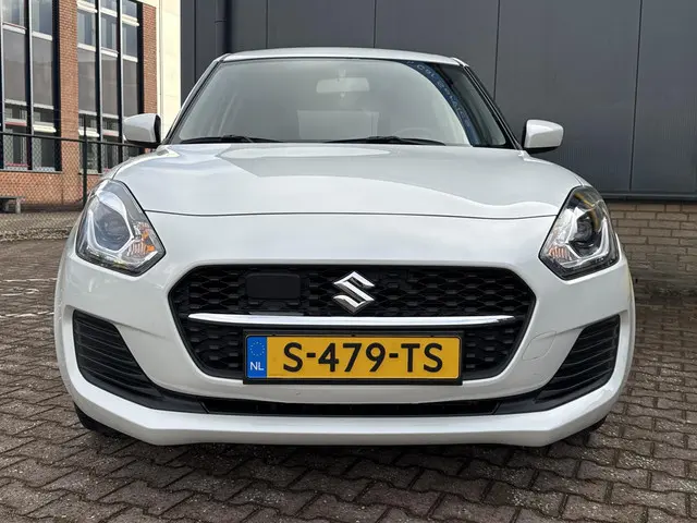 Suzuki Swift 1.2 Comfort Smart Hybrid 2023 Benzine 26