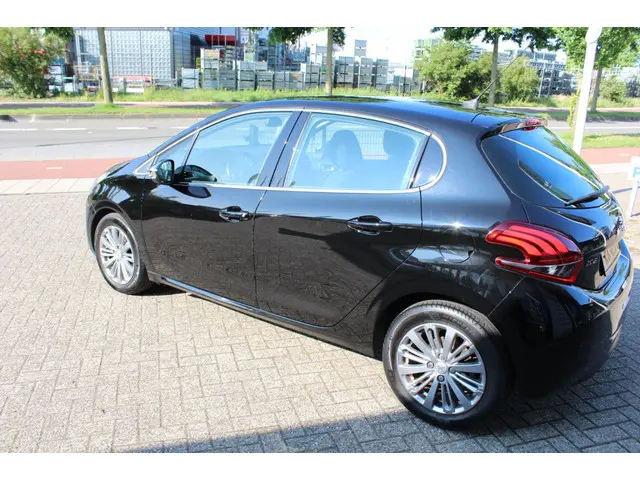 Peugeot 208 1.2 PureTech Allure 2016 Benzine 8