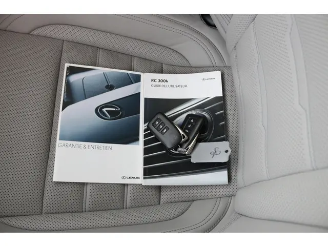 Lexus RC 300h F SPORT Line 2018 Hybride Benzine 11