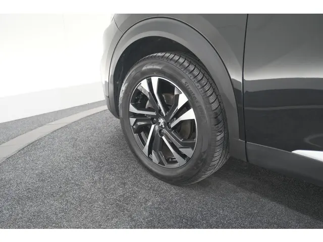 Peugeot 2008 PureTech 130 Allure Pack 2023 Benzine 16