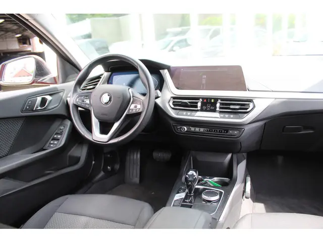 BMW 1 Serie 118i//Navi//Carplay//Trekhaak!! 2019 Benzine 27