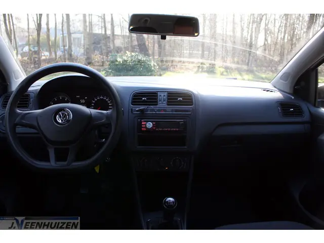 Volkswagen Polo 1.0 Easyline 2015 Benzine 10