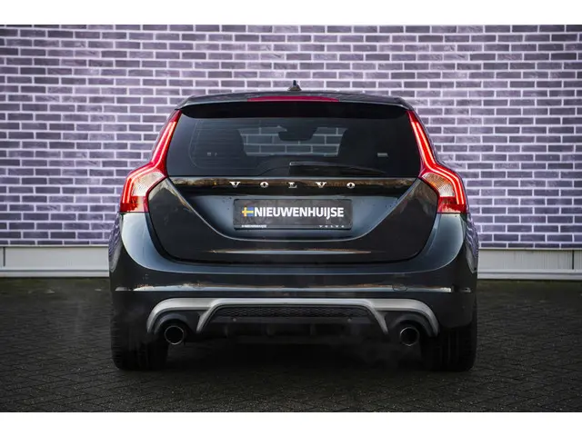 Volvo V60 1.5 T3 R-Design 2017 Benzine 10