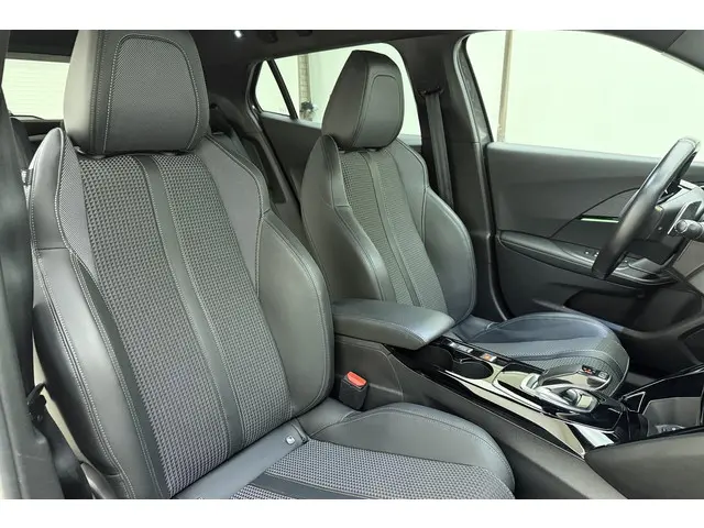 Peugeot 2008 1.2 PureTech GT-Line 2020 Benzine 17