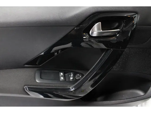 Peugeot 208 1.2 PureTech Style Pack 2015 Benzine 28