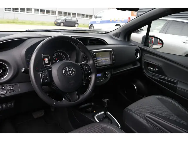 Toyota Yaris 1.5 Hybrid Executive 2017 Hybride Benzine 24