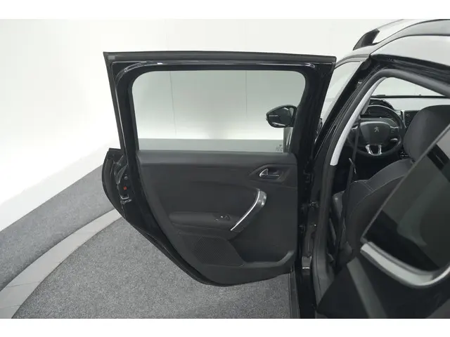 Peugeot 2008 PureTech 110 Allure 2019 Benzine 65