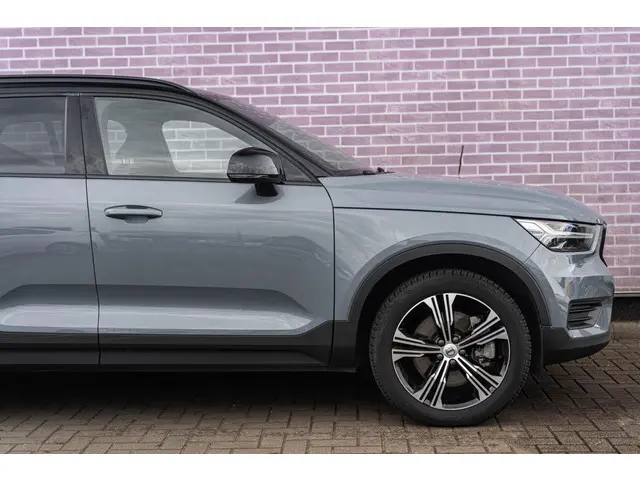 Volvo XC40 1.5 T5 Recharge R-Design 2022 Hybride Benzine 8