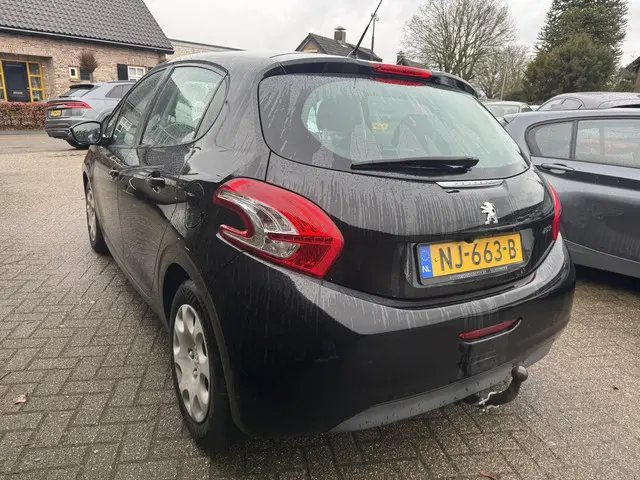 Peugeot 208 1.4 HDi Active 2013 Diesel 4