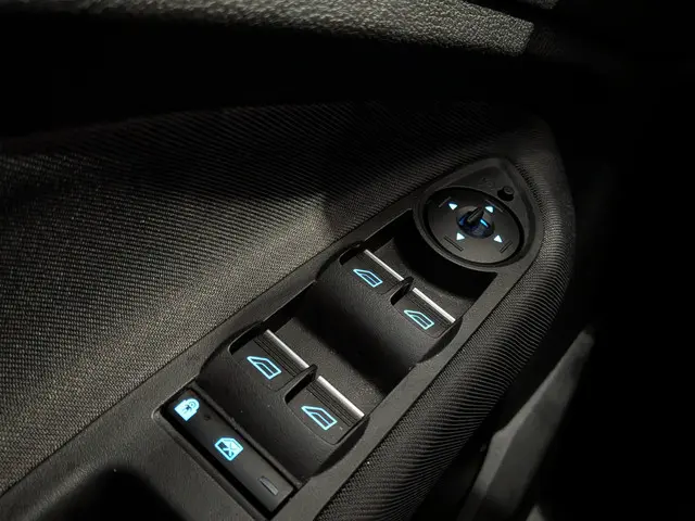 Ford C-MAX 1.5 Titanium 2015 Benzine 11