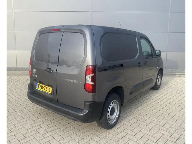 Toyota ProAce CITY 1.5 D-4D Cool 2022 Diesel 3