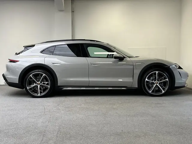 Porsche Taycan Cross Turismo 4 93 kWh 2021 Elektrisch 12