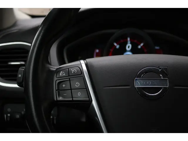 Volvo V40 1.6 D2 Momentum | 2013 | 2013 Diesel 14