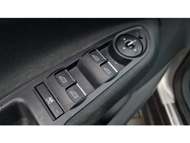 Ford C-MAX 1.0 Titanium 2013 Benzine 27