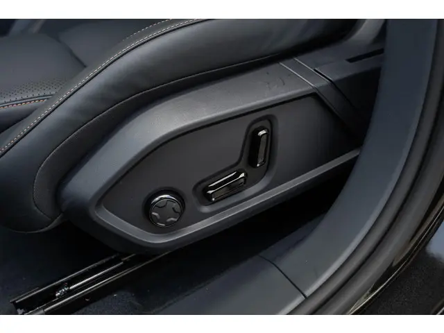 Lynk & Co 08 1.5 More 2025 Hybride Benzine 39