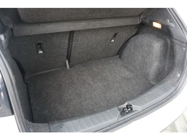 Nissan Micra 1.0L Visia+ 2017 Benzine 21