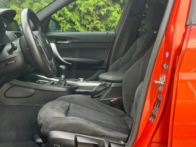 BMW 1 Serie 118i M Sport High Executive 2013 Benzine 18