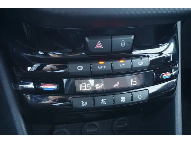 Peugeot 2008 1.2 VTi Allure 2014 Benzine 13