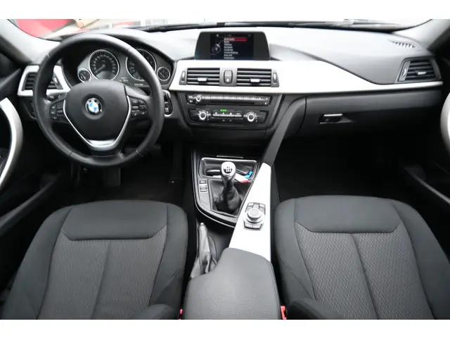 BMW 3 Serie 316i Business 2015 Benzine 35