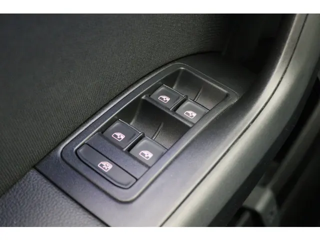 SEAT Ateca 1.5 TSI FR Business Intense 2019 Benzine 35