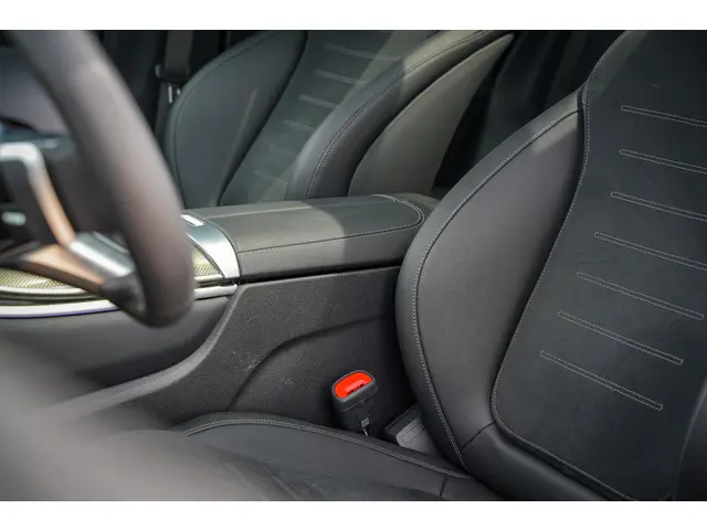 Mercedes-Benz GLC 220d 4MATIC AMG Line 2024 Diesel 27