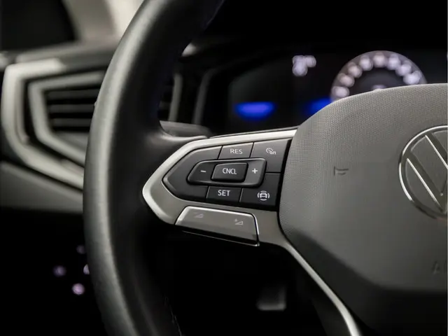 Volkswagen Polo 1.0 Sportline 2023 Benzine 19